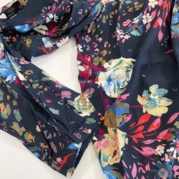 Floral print Lattice neckline multi color blouse - Picture 6 of 7